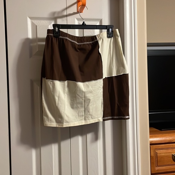 Cute Matching Skirt and Top Set - Picture 2 of 3